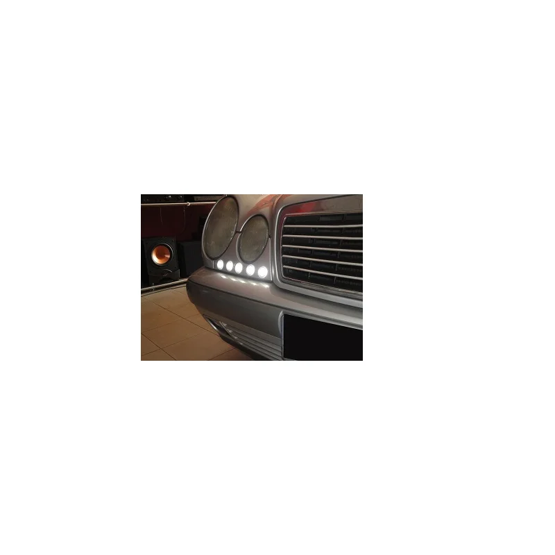 Luces diurnas instaladas en un Mercedes Benz, NSSC 502HP