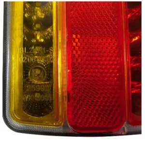 Piloto trasero universal cuadrado LED, 5 funciones, 12 voltios, homologado.
