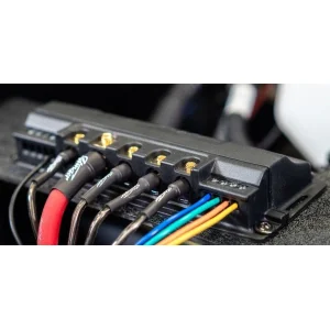 Stinger SPXSH440 SwitchHub de 4 canales, 100Amp