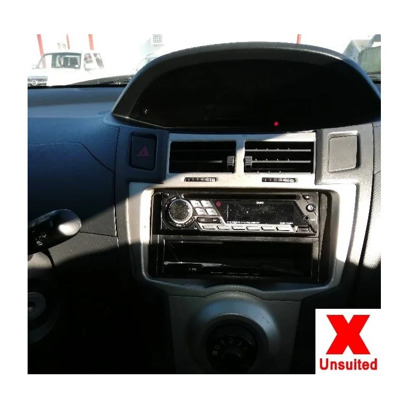 Toyota Yaris, año 2005 2011 no compatible