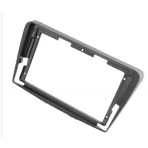 Marco frontal para pantalla 9" Suzuki Baleno 2016 presente