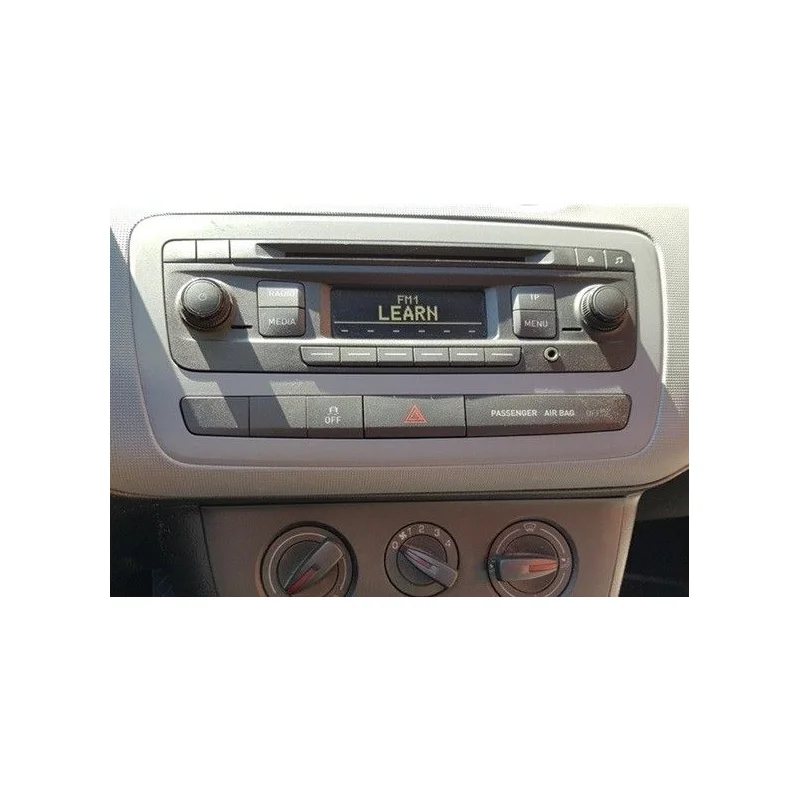 Radio Seat Ibiza IV 6J con warning. Accesorio para bajar botonera al cenicero al cambiar radio en Seat Ibiza 6J