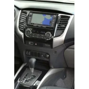 Radio OEM Mitsubishi L 200 año 2015