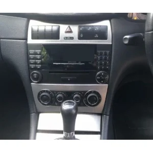 Radio OEM en Mercedes Benz