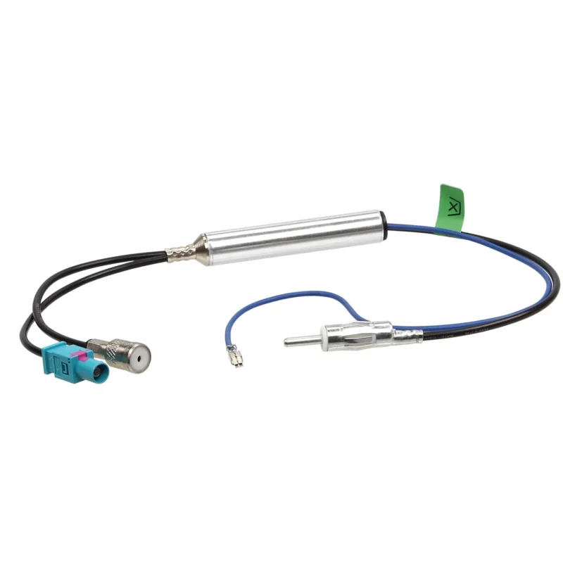 Adaptador de antena para Audi con alimentación phantom, conectores ISO y Fakra a DIN y cable azul de +12V.