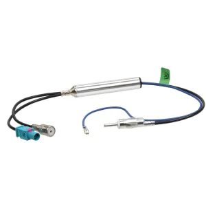 Adaptador de antena para Audi con alimentación phantom, conectores ISO y Fakra a DIN y cable azul de +12V.