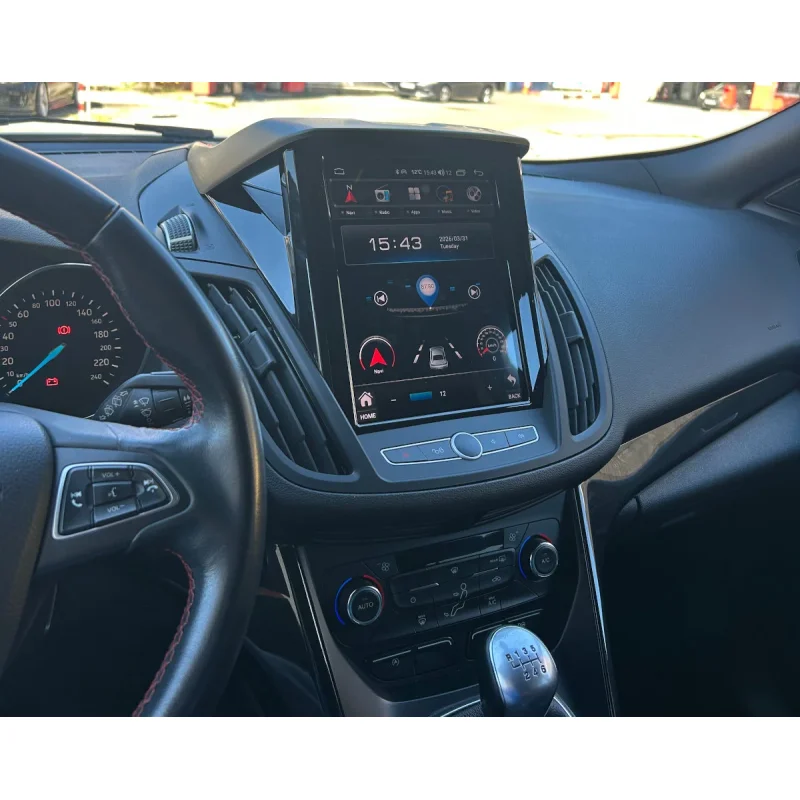Resultado tras la instalación de la radio navegador con Android 15 para Ford Kuga mostrando información del vehículo