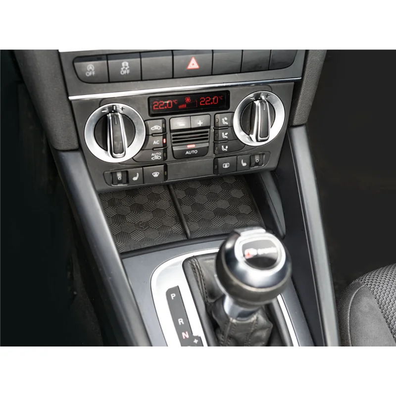 Instalación cargador Qi en consola central Audi A3 S3 RS3 INBAY