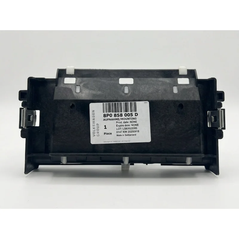 Detalle referencia 8P0858005D troquelada en jaula consola Audi A3 8P