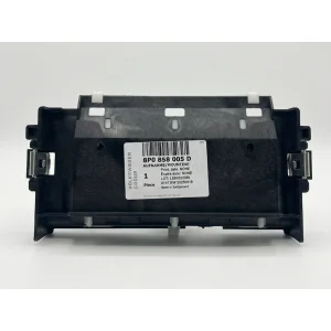 Detalle referencia 8P0858005D troquelada en jaula consola Audi A3 8P