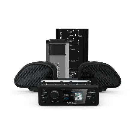 Detalle frontal de la radio PMX-HD9813, el amplificador y los altavoces TMS6RG del kit Stage 2 para Harley-Davidson Road Glide