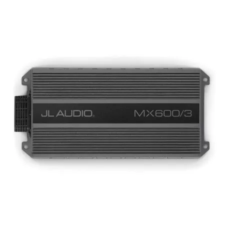 Vista superior del chasis de aluminio del amplificador marino JL Audio MX600/3 de 600W.