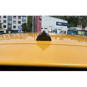 ejemplo de instalación en volkswagen polo de antena radio aleta tiburón 2