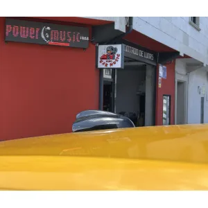 ejemplo de instalación en volkswagen polo de antena radio aleta tiburón 3