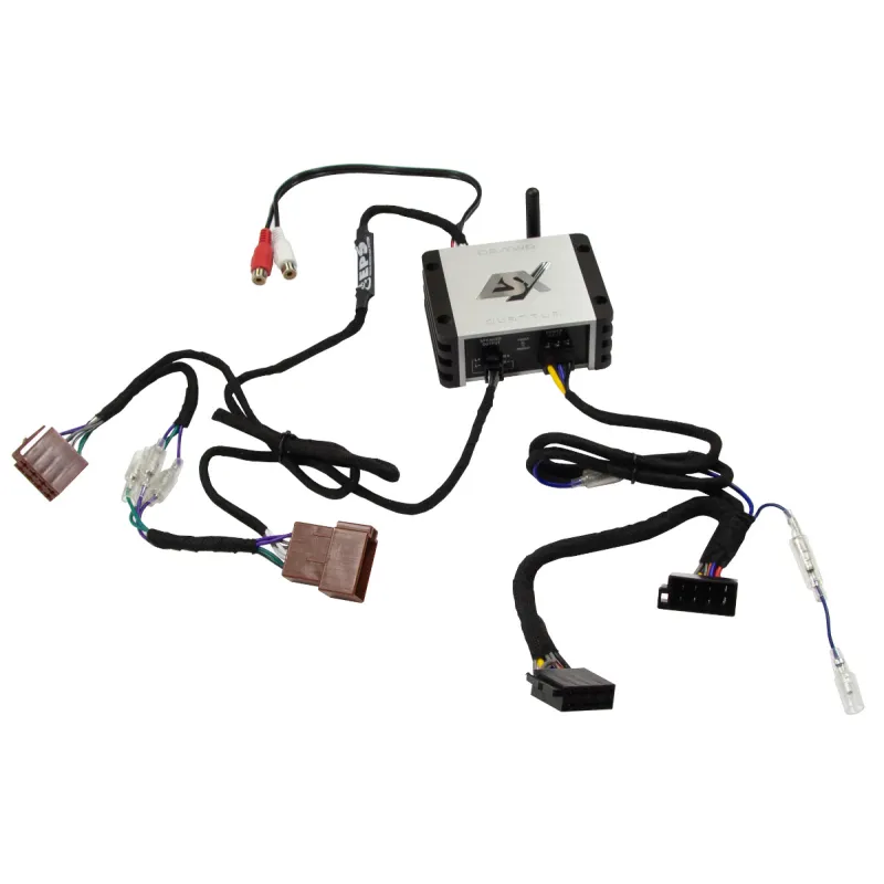 Amplificador compacto ESX Quantum QS-TWO-BT-ISO con sus componentes y cableado instalados