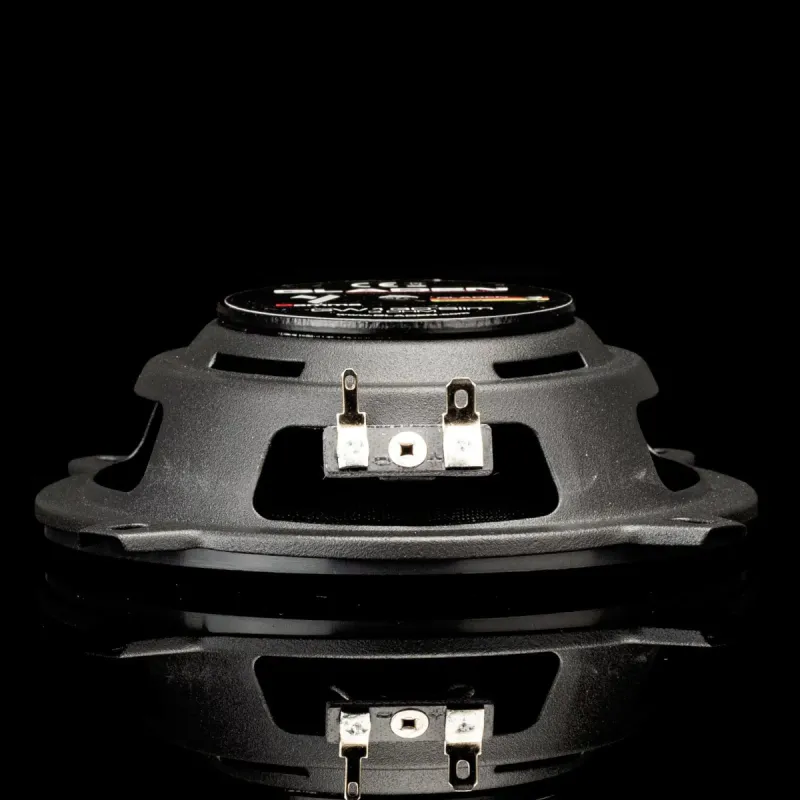 Vista lateral del woofer incluido en el kit Gladen Gamma 130.2 Slim