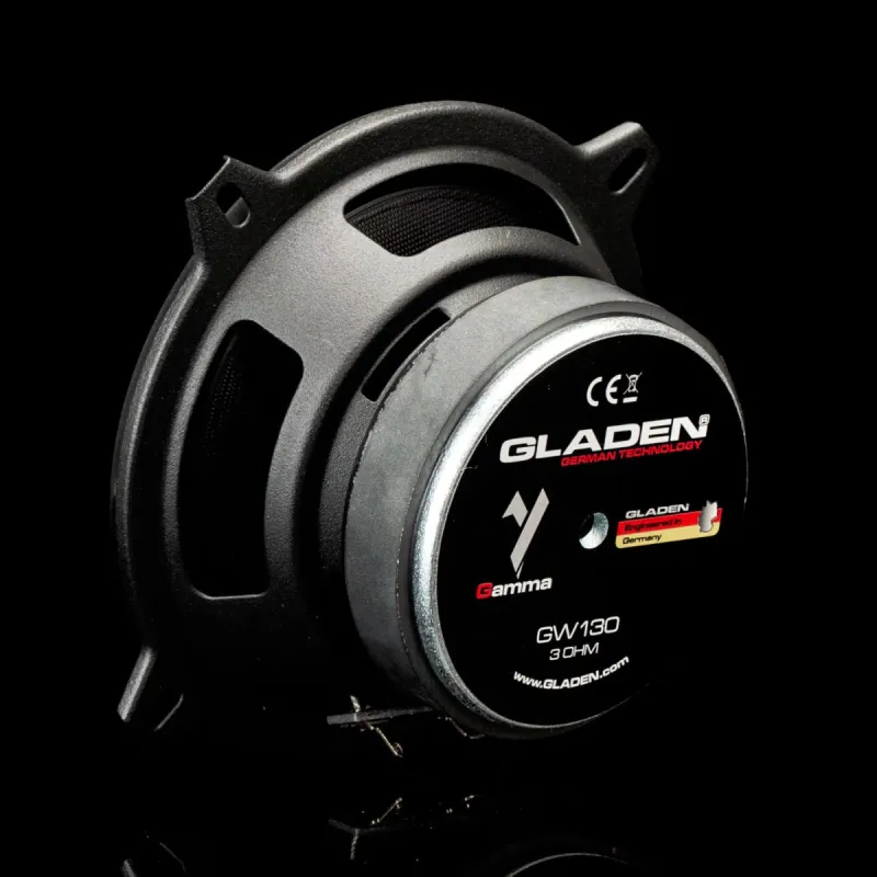 Vista de la parte trasera de los altavoces de medios Gladen Gamma GM80