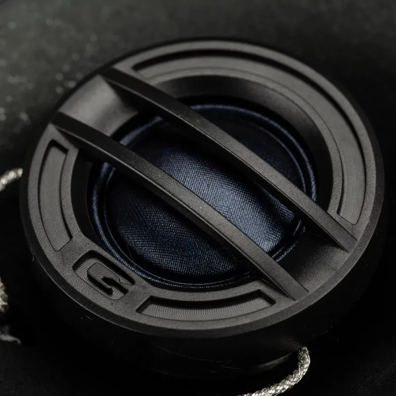 Vista del Tweeter incluido en el kit de altavoces coaxiales y filtros Gladen Generic 100.2-X