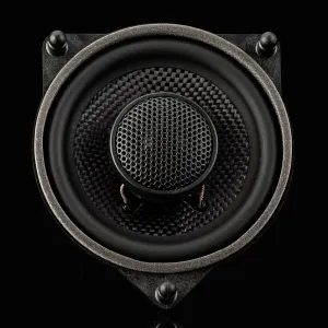 Vista lateral del frontal de los altavoces coaxiales Gladen 100 MB-DX mostrando en detalle el tweeter