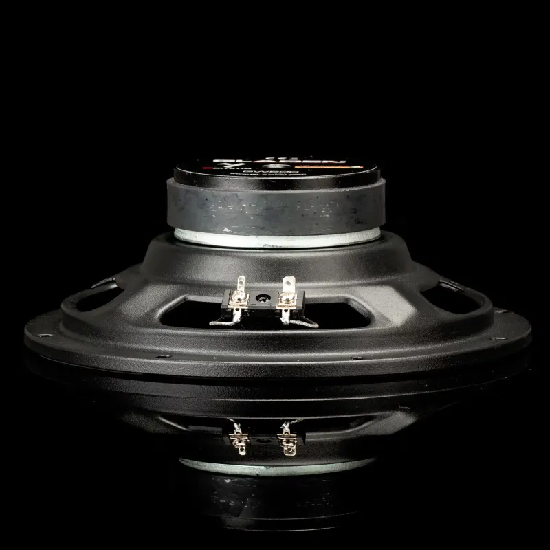 vista lateral del woofer del kit de altavoces Gladen Beta 130.2