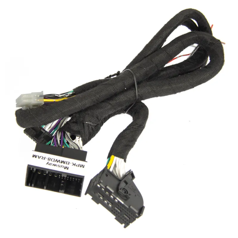 Vista del adaptador para amplificadores D8 de musway para sistemas RAM de BMW