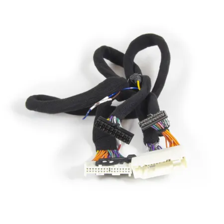 Vista del adaptador para amplificadores Musway d8 en Maserati