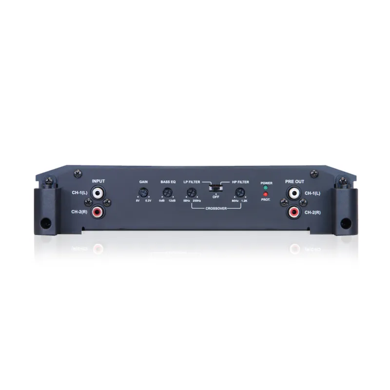Entrada RCA, salida de previo, filtros HPF LPF y Bass EQ del Alpine BBX-T600