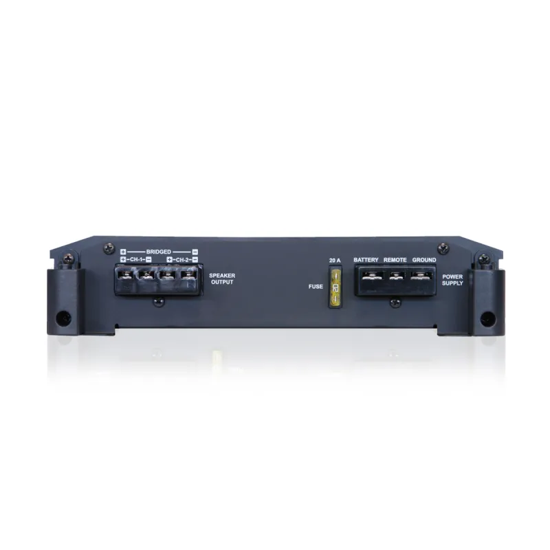 Terminales de alimentación, fusible de 20A y salida de altavoz del Alpine BBX-T600