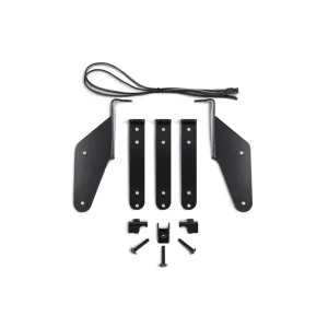 Soportes de instalación y cable de 4 pines incluidos con el subwoofer Alpine SWC-W84CRA2