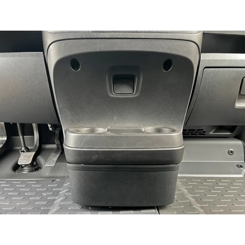 Subwoofer Alpine SWC-D84DU instalado bajo salpicadero en Fiat Ducato 8 y 9